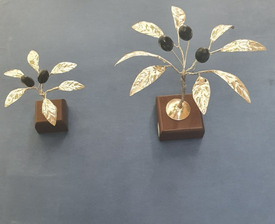 Olive tree on a wood base
